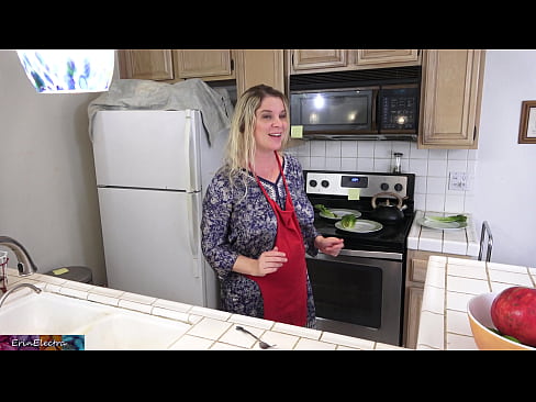 ❤️ A madrasta o ordenha na cozinha antes de sua data Sexo vídeo em porno pt-br.redpornpictures.ru ❤