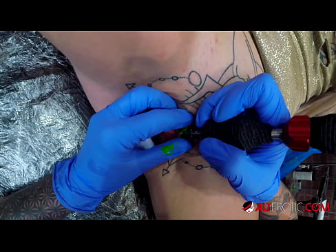 ❤️ Extremamente tatuada, a brasa Sully Savage fez uma tatuagem em seu clítoris Sexo vídeo em porno pt-br.redpornpictures.ru ❤