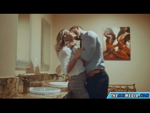 ❤️ Quando uma loira peituda o seduz em um banheiro público Sexo vídeo em porno pt-br.redpornpictures.ru ❤